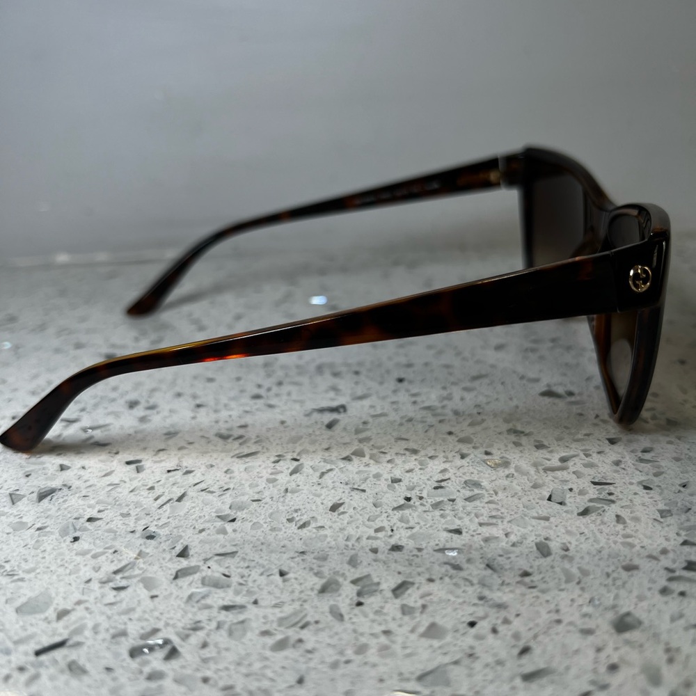 Cat Eye GUCCI Sunglasses - Picture 5 of 5